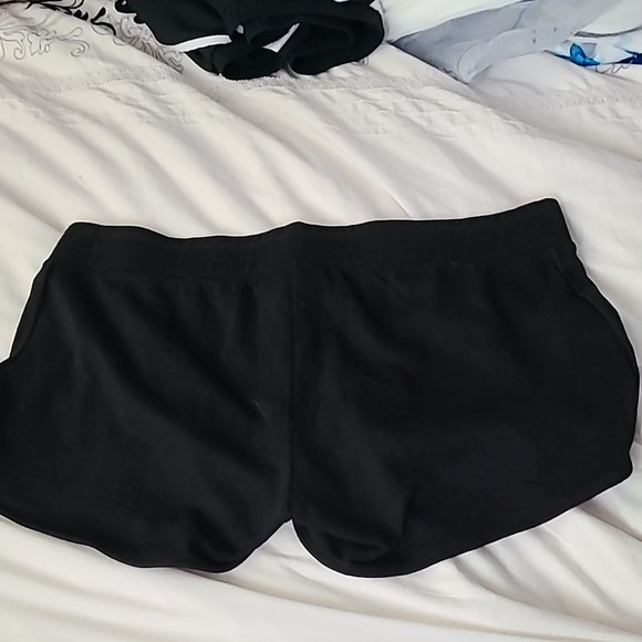 Motherhood maternity black shorts size XL - Picture 3 of 3